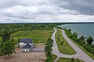 Luxurious Chalet with Stunning Niagara River Views near Niagara Falls, Fort Erie Ontario - 7