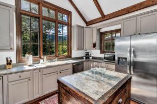 Charming Mountain Home with Expansive Deck Near Asheville in Black Mountain, North Carolina - Black Mountain - 8