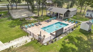 Modern Farmhouse Cargo Home Retreat with Pool & Goats near Houston in Hempstead, Texas - 7