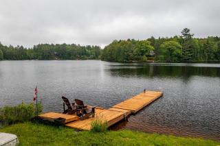 Charming Waterfront Cottage with Private Dock on Peaceful Otter Lake near Huntsville, Ontario - 9