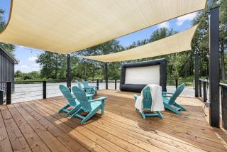 Relaxing Tiny Home Retreat with Pool, Goats & Firepits near Houston in Hempstead, Texas - 4