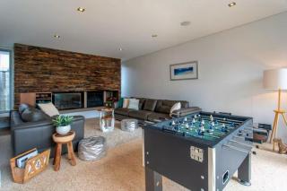 Breezy Bay Retreat - Family Haven near Town and Beach - 0