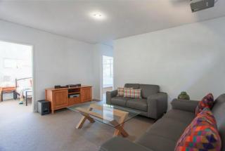 Breezy Bay Retreat - Family Haven near Town and Beach - 5