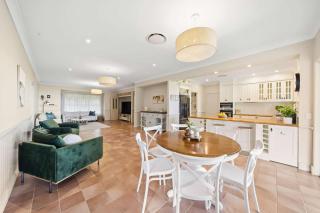 Coastview Manor - Scenic Views, Pool, Firepit, Cubby & 20mins to Coolum Beach - 4