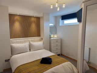 Stylish Saundersfoot Top Floor 2-Bed Seaview Apartment, Balcony & Parking - 2