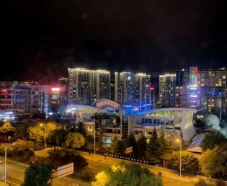 Hampton by Hilton Zhangjiajie Tianmen Mountain -Situated opposite the Tianmen Mountain Cable Car Station -Provide free airport shuttle service - English-speaking customer service - 9