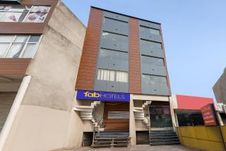 FabHotel Red Ark Inn - 0