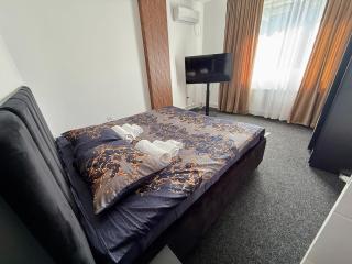Apartament 8 Curte Parcare Privată Centru - 1