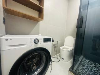 Modern Apartment by Metro - Fast Wi-Fi Smart TV - 8