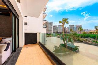 Stylish 3BR, 2BA with Pool View - 4