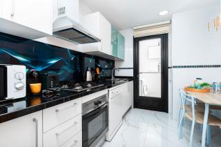 Stylish 3BR, 2BA with Pool View - 3