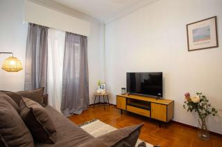 Central Athens Fully-Equipped Getaway in Victoria - 3