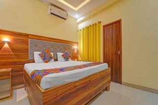 FabHotel Amutham Residency - 4
