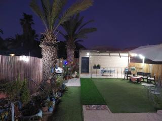 אצלנו בחצר - צימר למשפחות ולזוגות בדרום ים המלח - 4