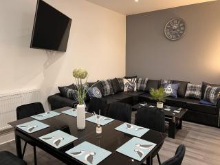 Higher Lane House - 1