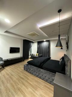 Coral Gold Crest Service Apartment By LMY DHA 4 Lahore - 7