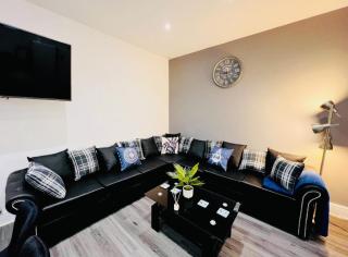 Higher Lane House - 8