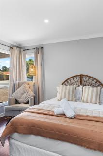 The Belmont Escape Pool, Fire Pit & Family Fun - 8