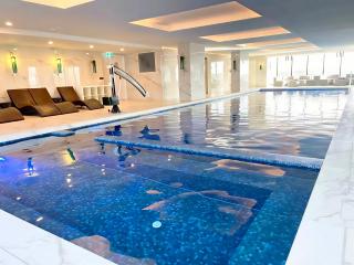 Box Hill Core Hotel Style Double Suite High-End Furniture Double King Bed Super Large Space - 8