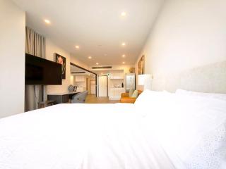 Box Hill Core Hotel Style Double Suite High-End Furniture Double King Bed Super Large Space - 6