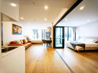 Box Hill Core Hotel Style Double Suite High-End Furniture Double King Bed Super Large Space - 0