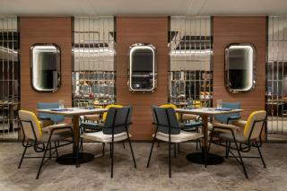 Renaissance Hong Kong Harbour View Hotel - 7