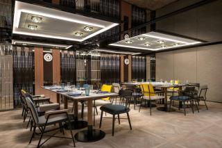 Renaissance Hong Kong Harbour View Hotel - 4