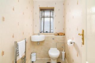 Spacious 2 BDR Home with Parking Near City Centre - 5