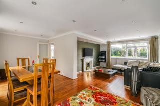 Spacious 2 BDR Home with Parking Near City Centre - 2