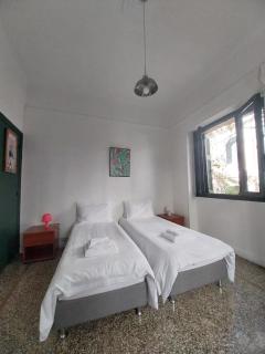 Central 2-Bedroom Apartment with Rooftop Access! EP9G - 8