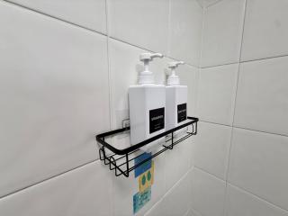 Warm and Welcoming Private Flat - Home Away From Home - 9