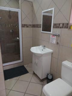 Grand Central Guesthouse - 8