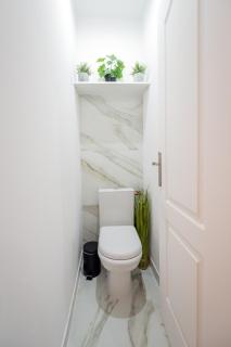 Élégance Fragrance T2 rénové au cœur de Grasse - 1