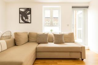 Superb 2 Bed Apartment in Battersea - 4
