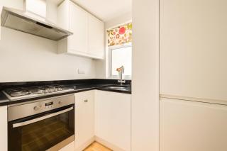Superb 2 Bed Apartment in Battersea - 1