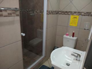 Grand Central Guesthouse - 3