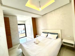 Beautiful sunny 2 bedroom in the city center! - 0