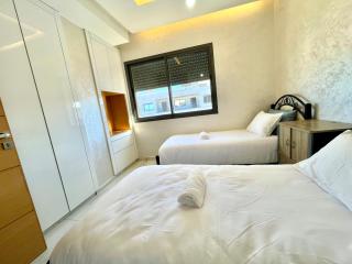 Beautiful sunny 2 bedroom in the city center! - 2