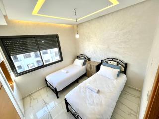 Beautiful sunny 2 bedroom in the city center! - 6