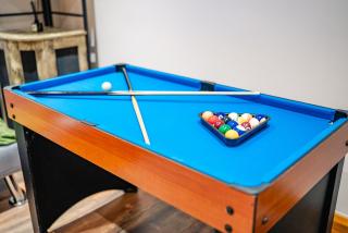 4BR 2Bath Home -Hot Tub, Free Parking & Games Room - 5