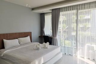 At the Tree bright studio by Lofty - 8