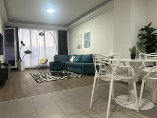 Regina's Sky View 32nd floor Apt - 4