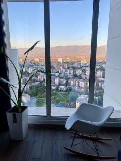 Regina's Sky View 32nd floor Apt - 2