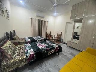 Luxurious 5 Bedroom Mansion Upper Portion Near Gerry Visa Park Road Islamabad - 9