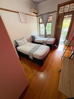 Holiday home in Glenwood, Durban - 8