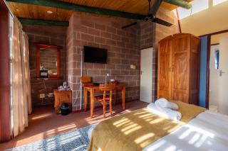 Stratfords Guest Suites - 3