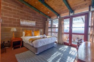 Stratfords Guest Suites - 8