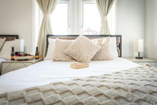 Open Mind Property - 4 BR, Hot Tub & Free Parking - 5