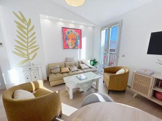 Cannes Close Centre 2 BR 2 bath mezzanine & balconies Exceptional Rating Ideal Families Easy parking by Olam Properties - 0