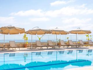 Sanders Solemare By the Sea - 2